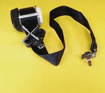 Rear seatbelt