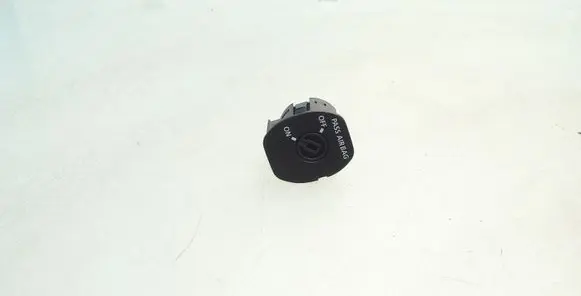 Passenger airbag on/off switch