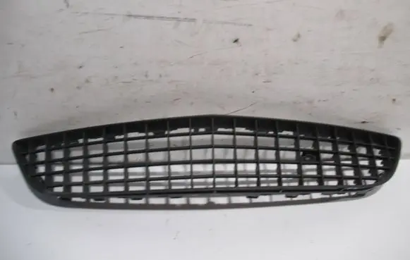 Opel Astra H Front bumper lower grill 13225758
