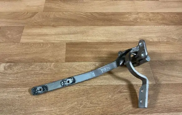 Porsche Cayenne (9PA) Tailgate/trunk/boot hinge 7L5827302B