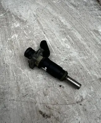 Mercedes-Benz GL X164 Fuel injector A2720780249