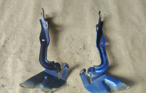 Mazda 3 I Engine bonnet/hood hinges
