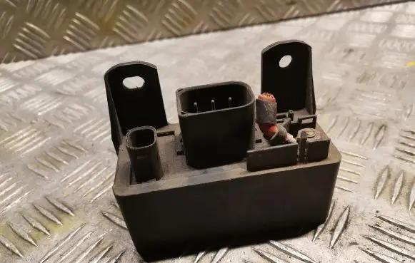 Mercedes-Benz C W203 Glow plug pre-heat relay 0255452832 A0255452832