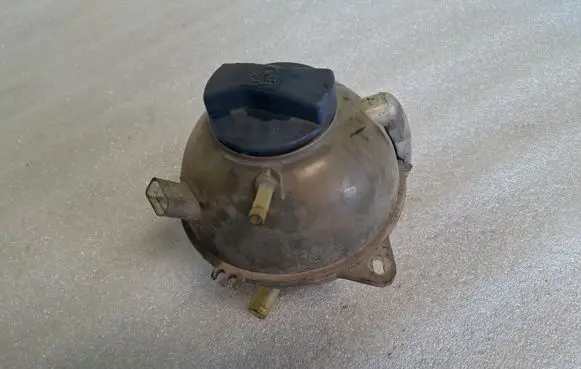 Volkswagen Golf IV Coolant expansion tank/reservoir 1J0121403A