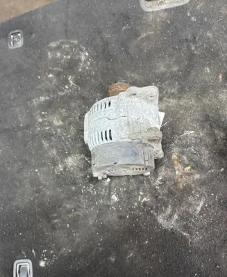 Volkswagen Golf IV Generator/alternator 0123320038