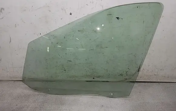 Mercedes-Benz Vaneo W414 Front door window glass four-door