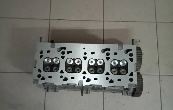 Ford Mondeo MK II Engine head 0000