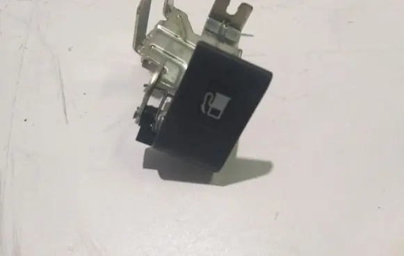 Honda CR-V Fuel tank opening switch 