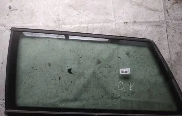Volkswagen PASSAT B5.5 Rear side window as2