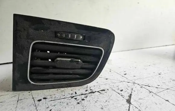 Volkswagen Golf VII Dashboard side air vent grill/cover trim 5G1819703C 5G1819709B