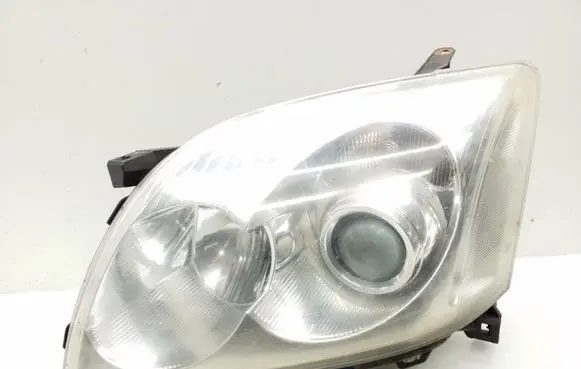 Toyota Avensis T250 Headlight/headlamp