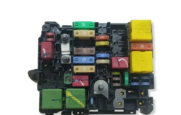 Peugeot 2008 I Fuse module 9804848480
