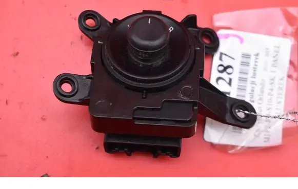 Chevrolet Orlando Mirror heating switch 13272182