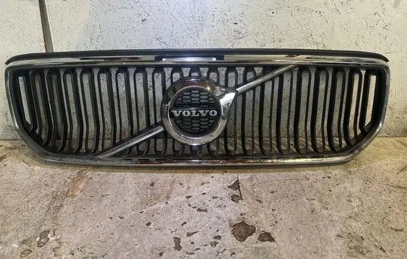 Volvo XC40 Front bumper upper radiator grill 31333045