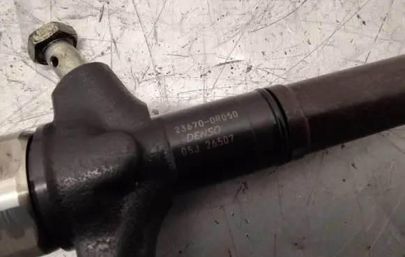 Toyota Corolla Verso AR10 Fuel injector 236700r050