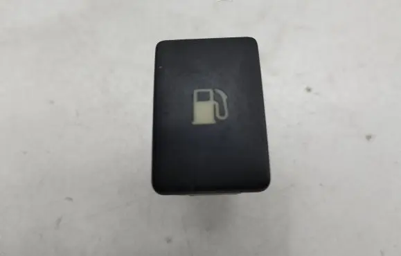 Toyota Avensis T270 Fuel tank opening switch 15D124