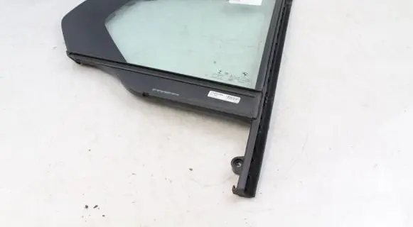 Rear vent window glass