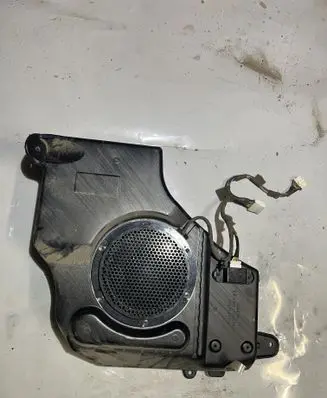Jeep Compass Subwoofer speaker 05064979AA 26777T