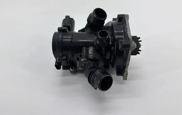 Audi A4 S4 B8 8K Thermostat/thermostat housing 06L121111G