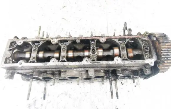 Citroen Xsara Picasso Engine head 9634963010