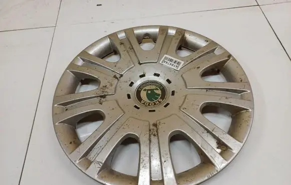 Skoda Fabia Mk2 (5J) R15 wheel hub/cap/trim 1Z0601147E