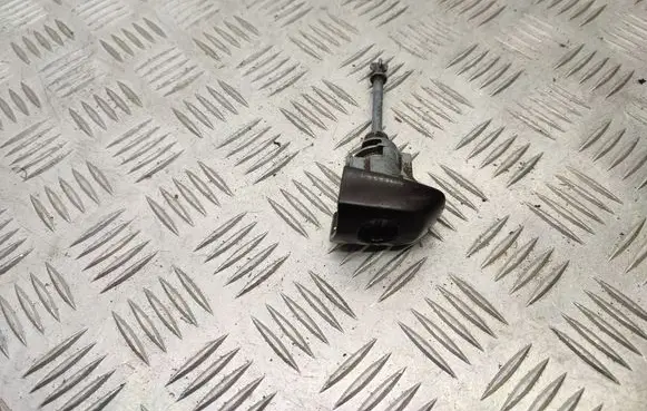 Suzuki Grand Vitara II Front door lock (next to the handle) 