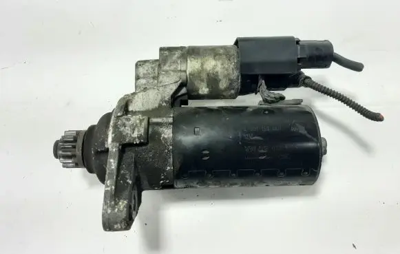 Volkswagen Golf VI Starter motor 02Z911024H