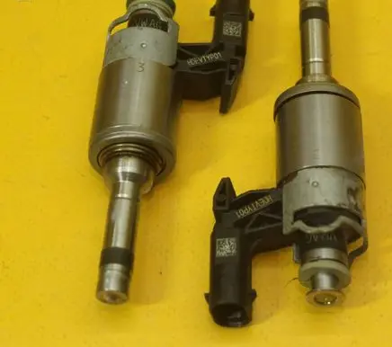 Seat Leon (5F) Fuel injector 04E906036AF 0261500477