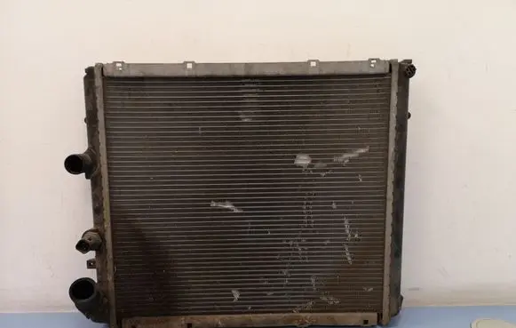 Renault Kangoo I Coolant radiator 8200156548 7700428082 2140000QAX