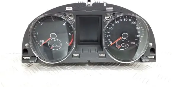 Volkswagen PASSAT B7 Speedometer (instrument cluster) 3AA920970N