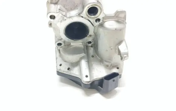 Mercedes-Benz C AMG W204 EGR valve A6511400260 A2C53372672