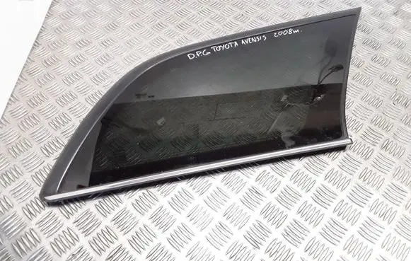 Toyota Avensis T250 Rear side window