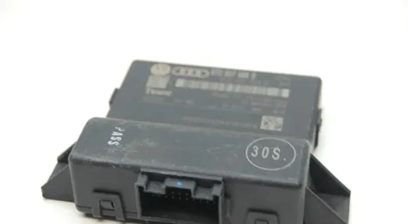 Audi A5 8T 8F Gateway control module 8T0907468D