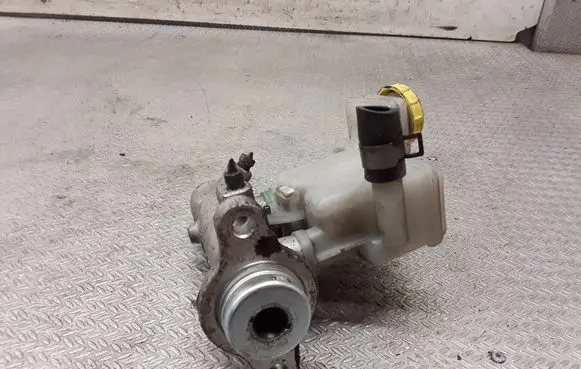 Nissan X-Trail T30 Master brake cylinder 