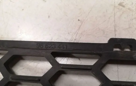 Chevrolet Captiva Front bumper lower grill 96623441