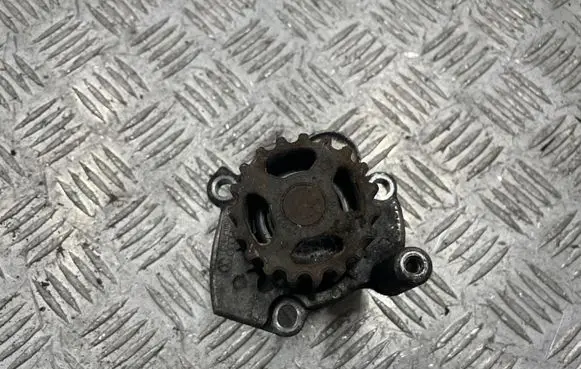 Volkswagen PASSAT B6 Water pump 038121019D