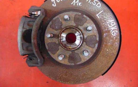 Nissan Juke I F15 Front wheel hub spindle knuckle 400151KK0H