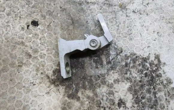 Skoda Octavia Mk3 (5E) Front door lower hinge 7N0831402 A042573