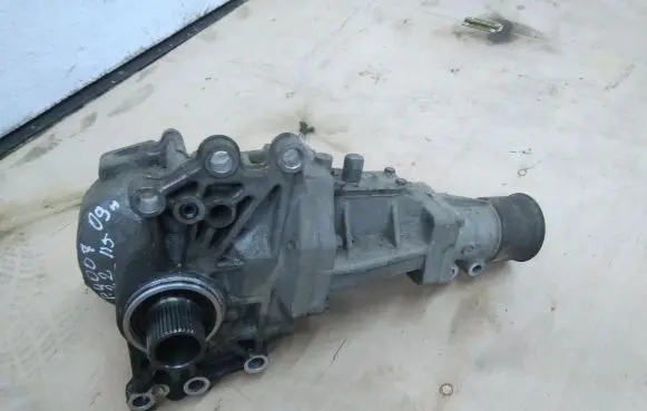 Gearbox transfer box case