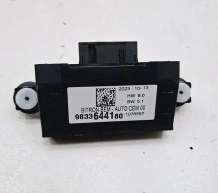 Peugeot 5008 II Door control unit/module 9833644180