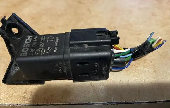 Honda CR-V Glow plug pre-heat relay 0281003056