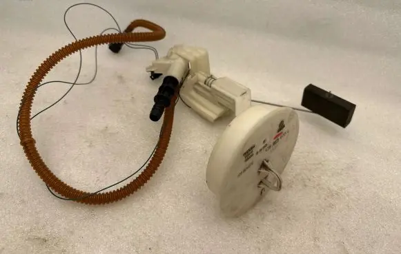 Audi A4 S4 B5 8D Fuel level sensor 1J0919673L
