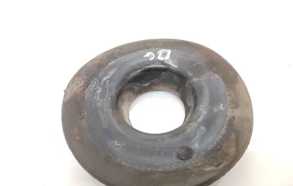Volkswagen PASSAT B8 Rear coil spring rubber mount 5Q0512149A CG30213033B
