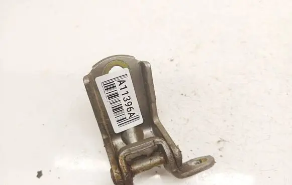 Nissan X-Trail T30 Rear door lower hinge