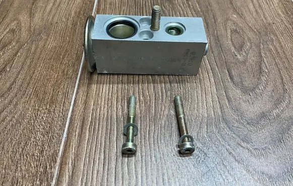 Mercedes-Benz SL R129 Air conditioning (A/C) expansion valve 1248300084