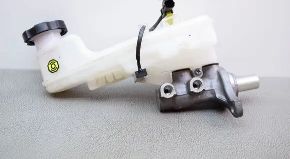 Hyundai i10 Brake fluid reservoir 