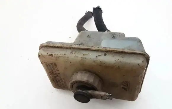 Brake fluid reservoir