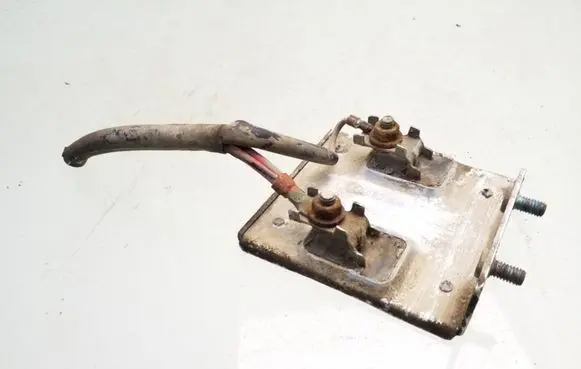 Volkswagen PASSAT B5 Coolant fan relay 8D0959493