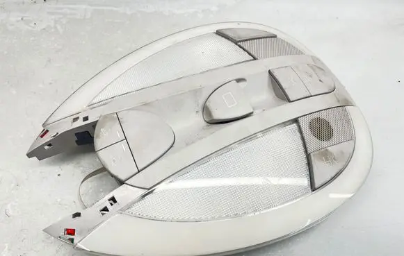 Mercedes-Benz E W211 Front seat light A2118204301