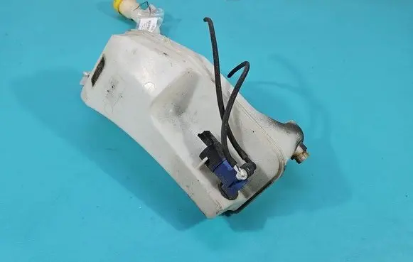 Renault Clio IV Windshield washer fluid reservoir/tank 289107623R IMPRK1453807